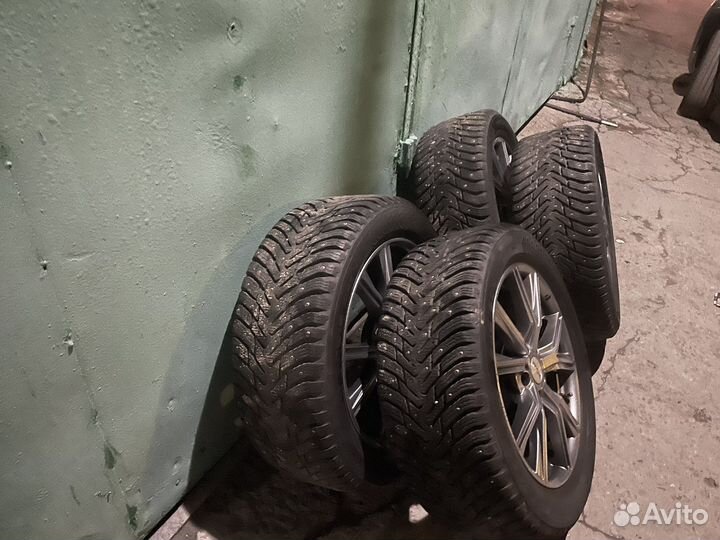 Nokian Tyres Hakkapeliitta 8 245/50 R18