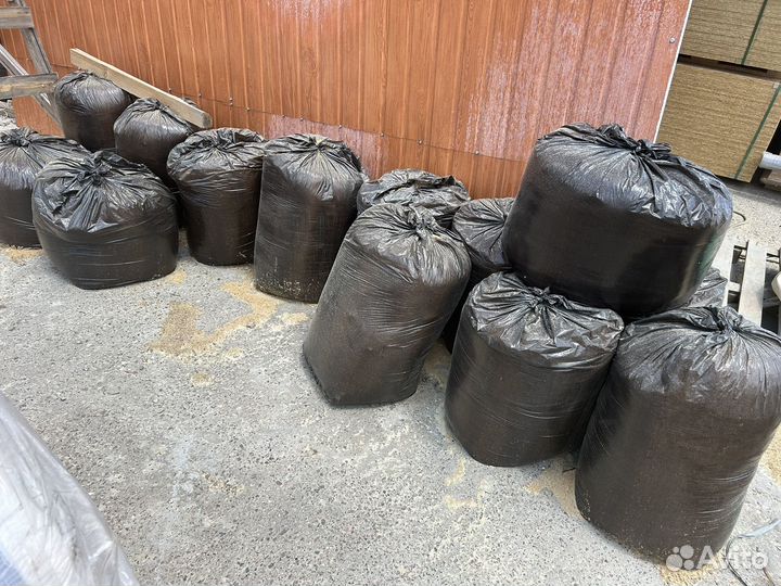 Опилки в мешках