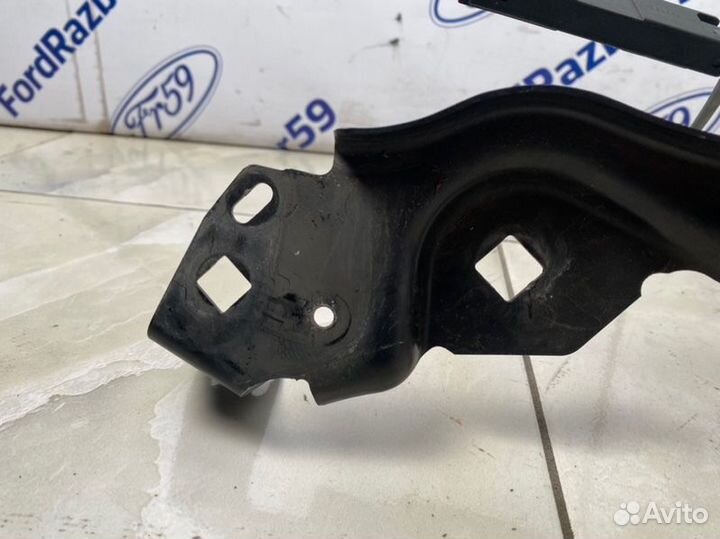 Крепление фары переднее правое Mercedes-Benz