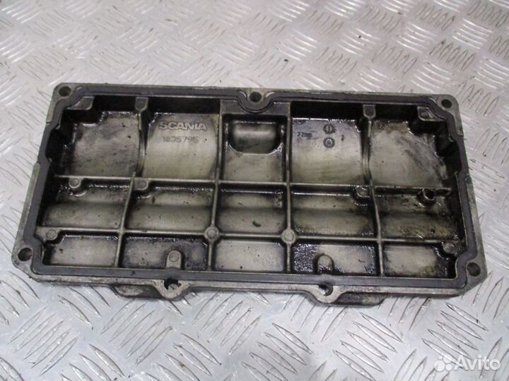 Боковая крышка блока двс Scania 1835795