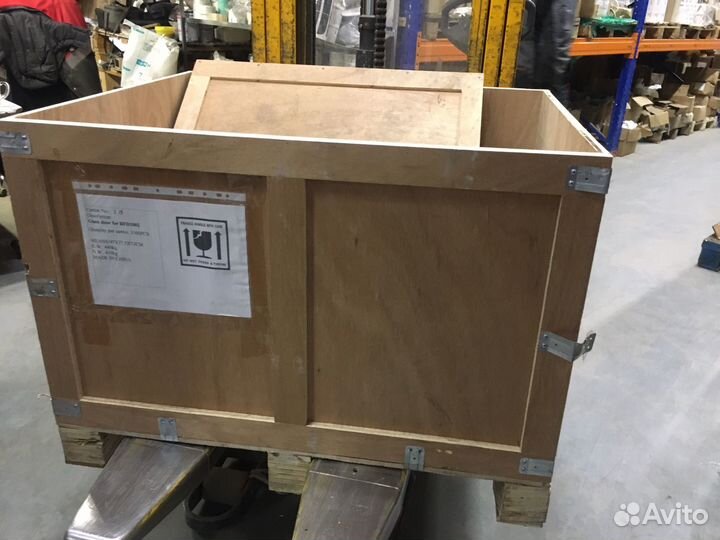 Деревянный ящик и фанеры