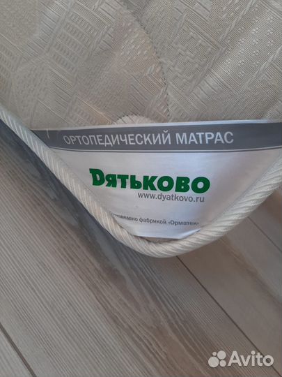 Кровать односпальная с матрасом и тумбочкой