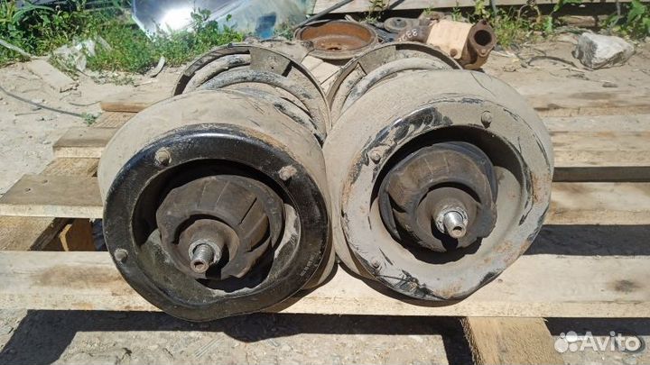 Стойка амортизатора переднего (в сборе) Mercedes-B