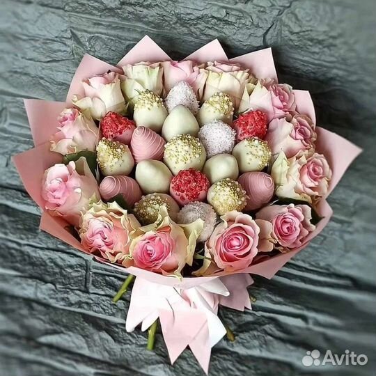 Съедобные букеты из клубники и роз