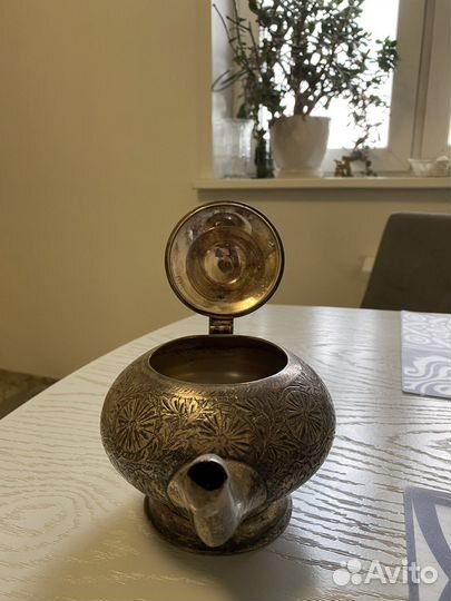 Чайник мельхиор