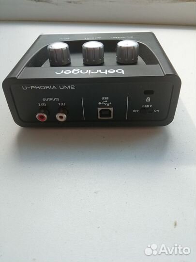 Звуковая карта Behringer u phoria um2