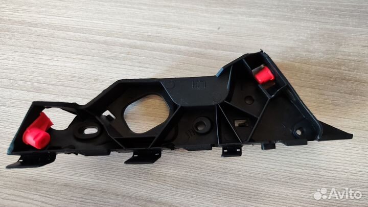 Кронштейн крепления переднего бампера