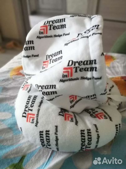 Подушка на шею с капюшоном в автобус самолет