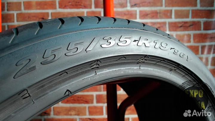 Pirelli P Zero 255/35 R19 96Y