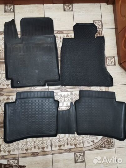 Автомобильные коврики резиновые