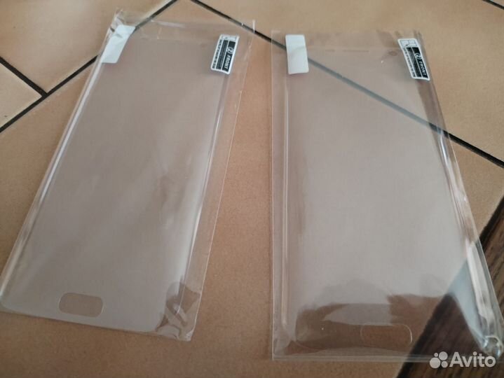 Защитные стекла на телефоны, чехлы