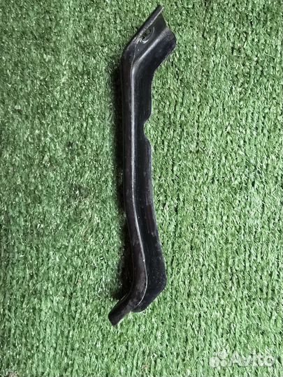 Распорка несущей панели правая Audi A6 (C6)