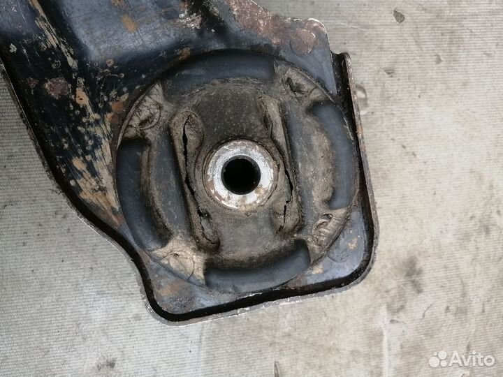 Кронштейн редуктора для Honda CR-V 1996-2002