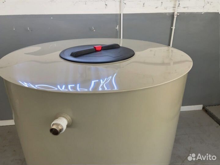 Емкость пластиковая от производителя 2 куба