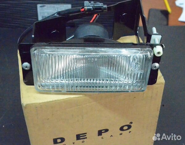 Противотуманка Правая Передняя Isuzu Elf Оригинал