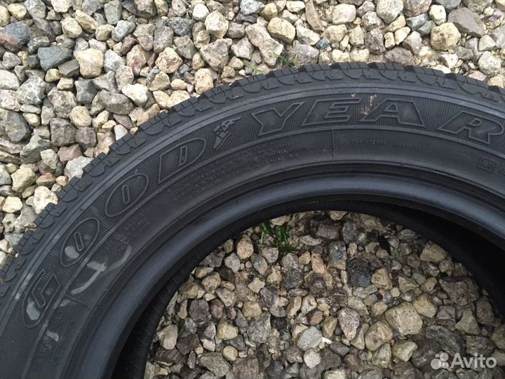 Goodyear UltraGrip 215/60 R17