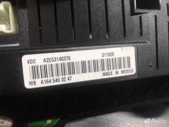 Щиток приборов Mercedes-Benz