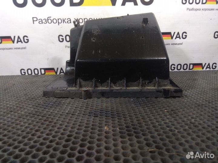 058133837R Корпус воздушного фильтра