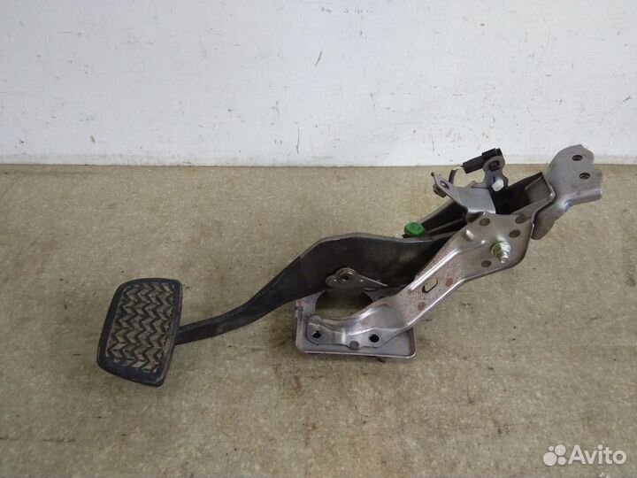 Педаль тормоза Toyota Highlander II 2007-2013