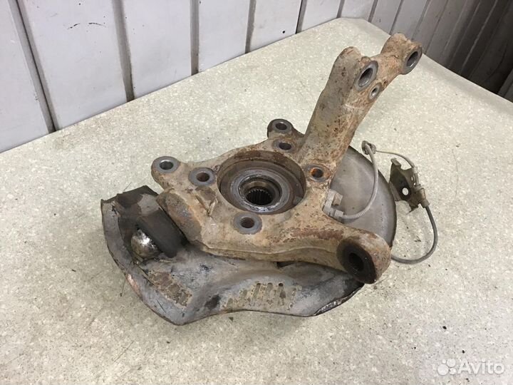 Кулак поворотный передний правый Toyota Corolla E1