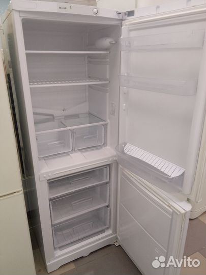 Холодильник бу Indesit в отличном состоянии