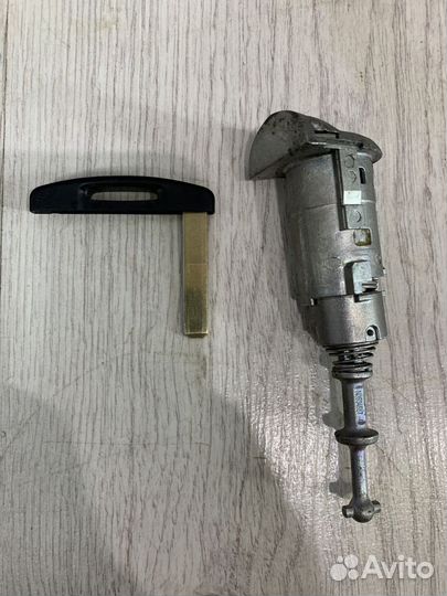 Личинка замка двери Renault kaptur Лев