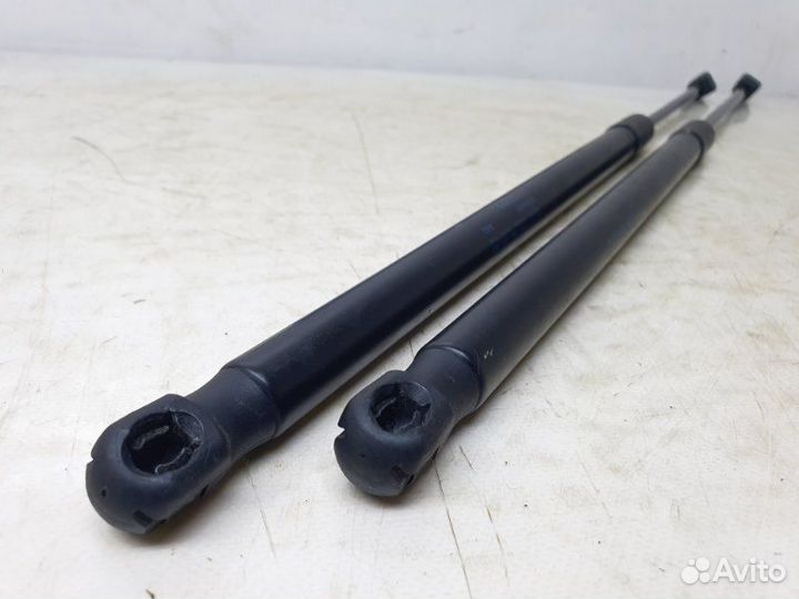 Амортизатор капота Volkswagen Touareg 7L 3.6 2010