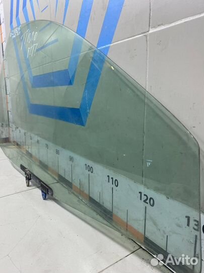 Стекло передней правой двери