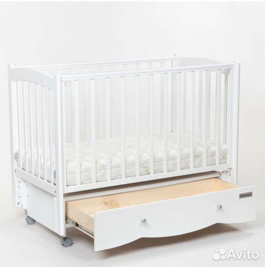 Деревянная кроватка с универсальным маятником