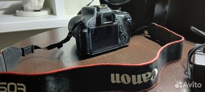 Зеркальная фотокамера Canon EOS 600D