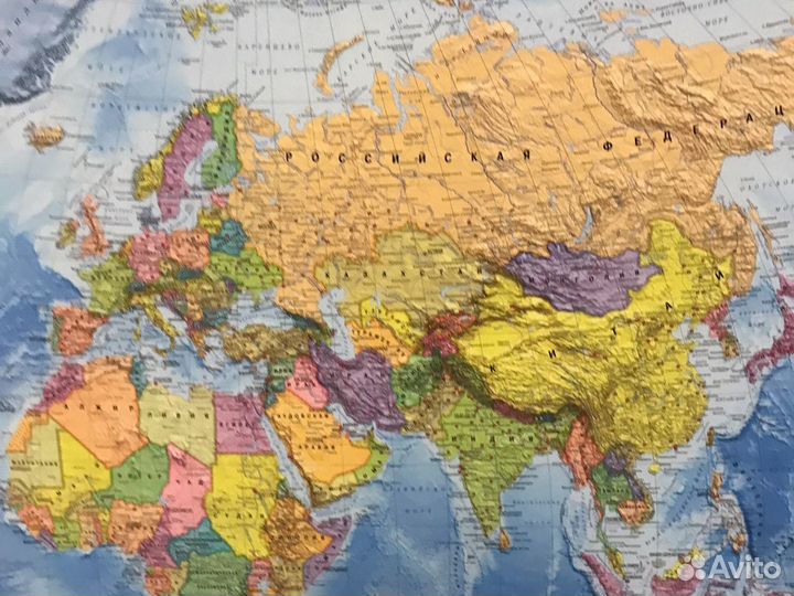 Политическая карта мира в раме