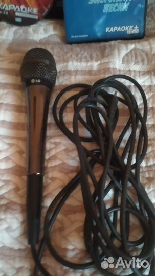 Караоке микрофон и диски с песнями