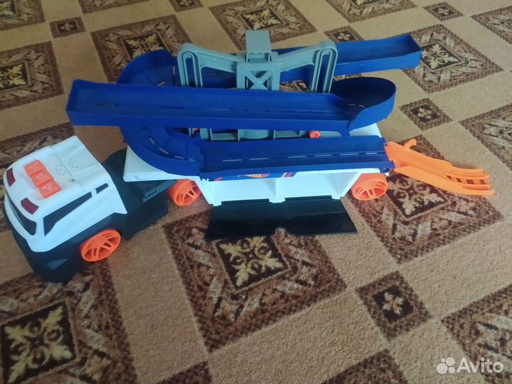 Машина трек хот вилс