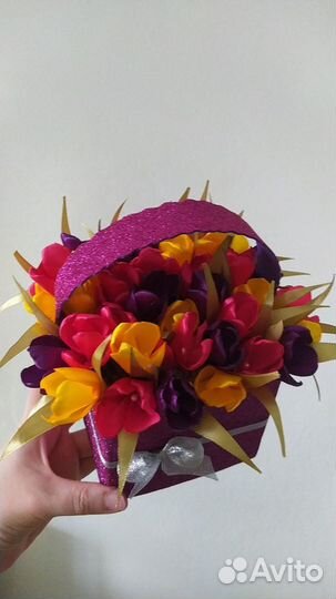 Корзина цветов из атласных лент