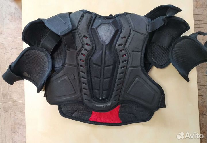 Нагрудник для хоккея, сушилка для экипировки