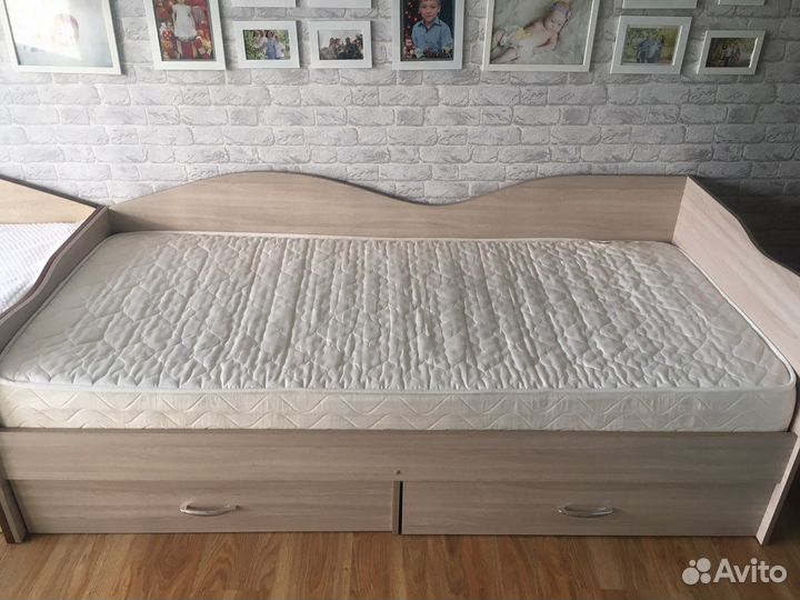 Продам кровать с матрасом бу