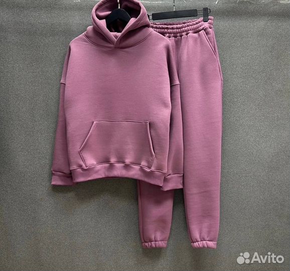 Женский спортивный костюм