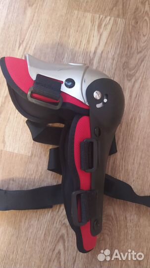 Наколенники ixs