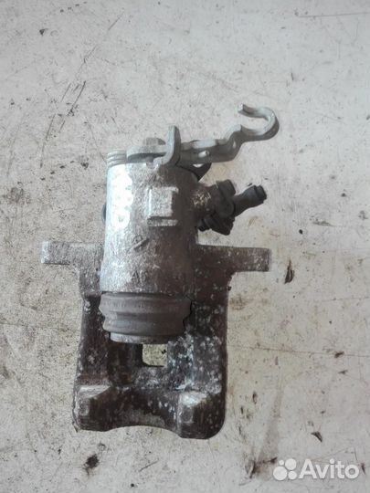 Суппорт задний правый Volkswagen Golf