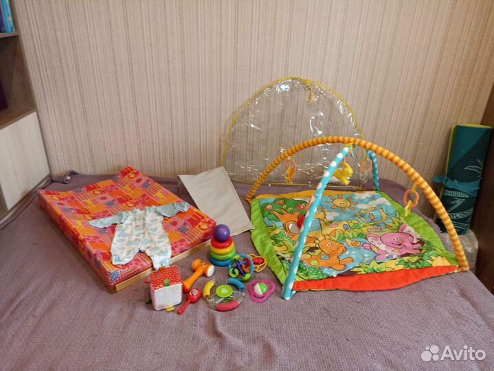 Развивающий коврик, пеленальная доска, гамак и др