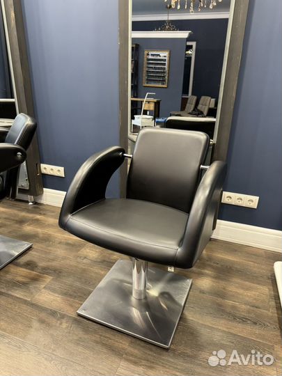 Парикмахерское кресло