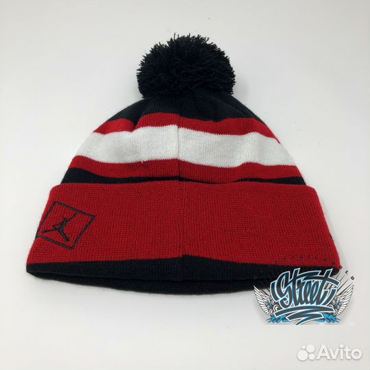 Шапка Jordan с помпоном новая