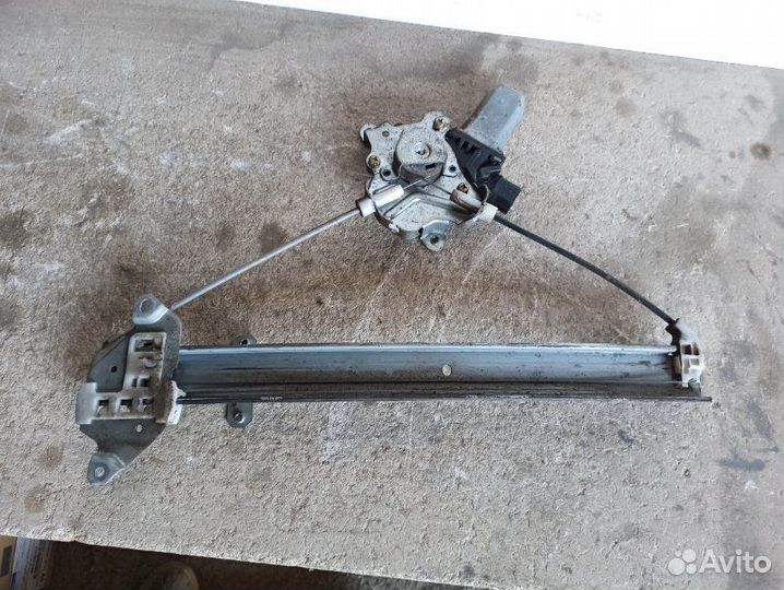 Стеклоподъемник электрический(с мотором) задний