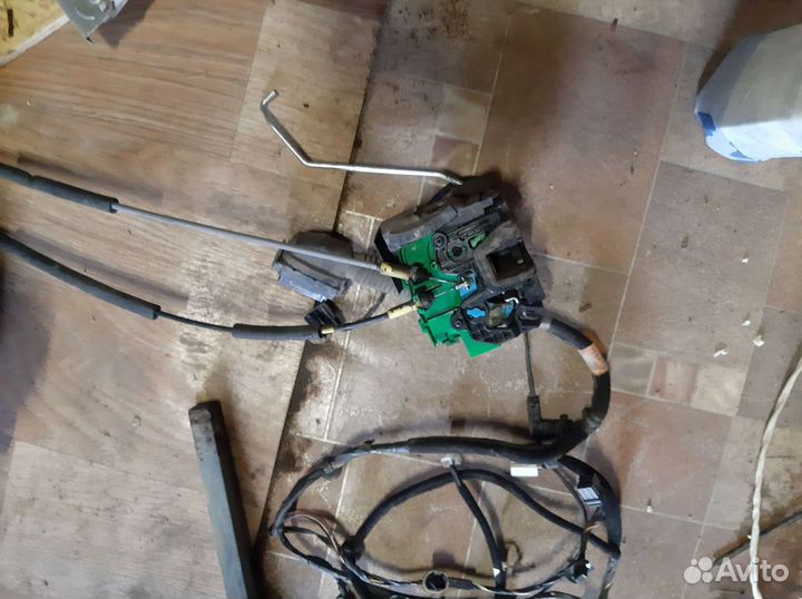 Внутренний механизм двери Kia Rio 3