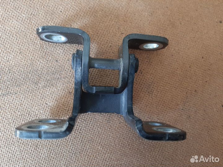 Петля багажника верх Vanguard/Toyota RAV4, 30-2011