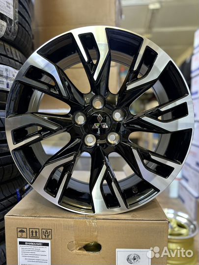 Диски Mitsubishi R18 5x114.3 реплика