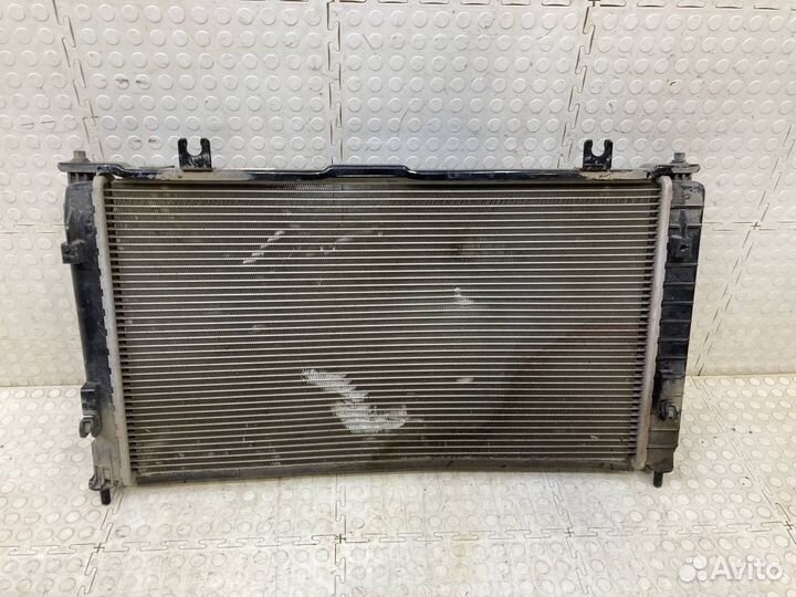 Радиатор охлаждения Лада Гранта 2011