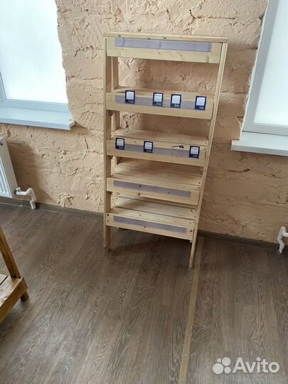 Деревянные стеллажи