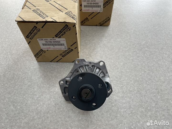Насос водяной Toyota Camry