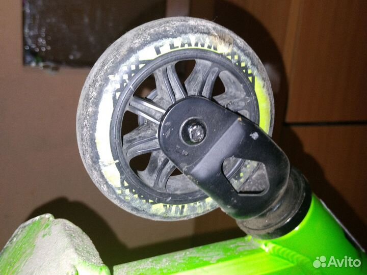 Трюковой самокат парковый